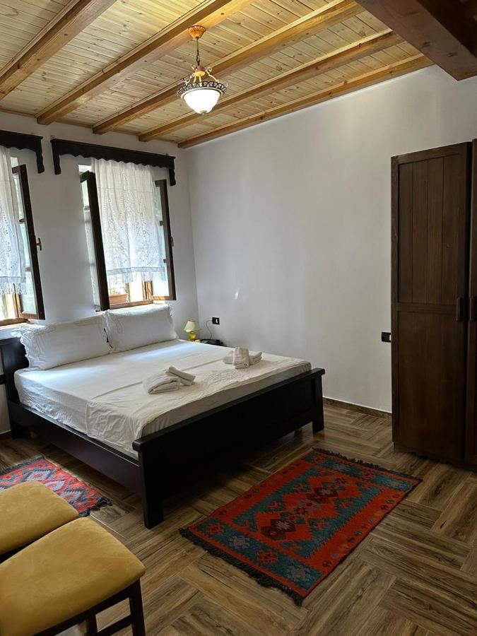 Guest House Iljesa Berat Bagian luar foto