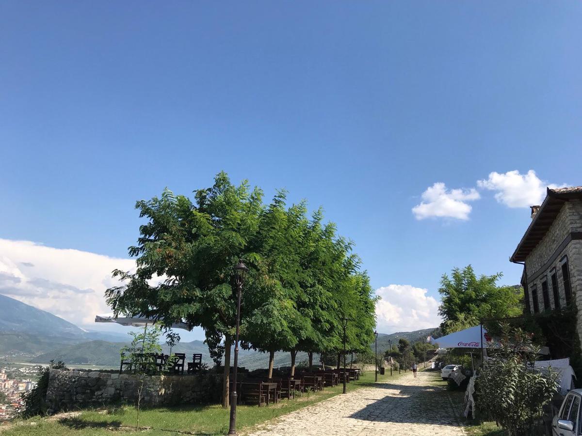 Guest House Iljesa Berat Bagian luar foto