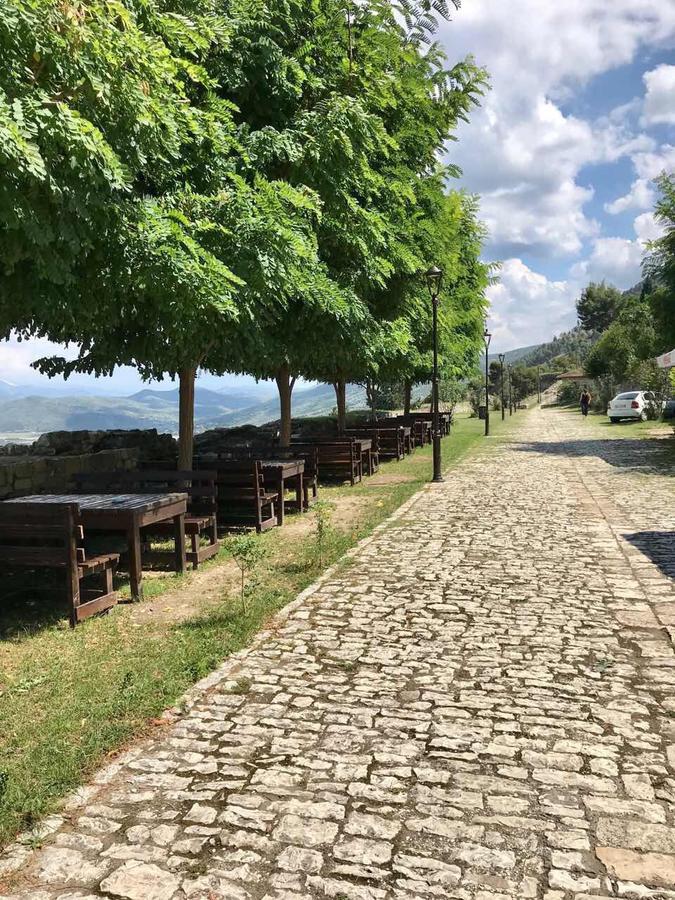 Guest House Iljesa Berat Bagian luar foto