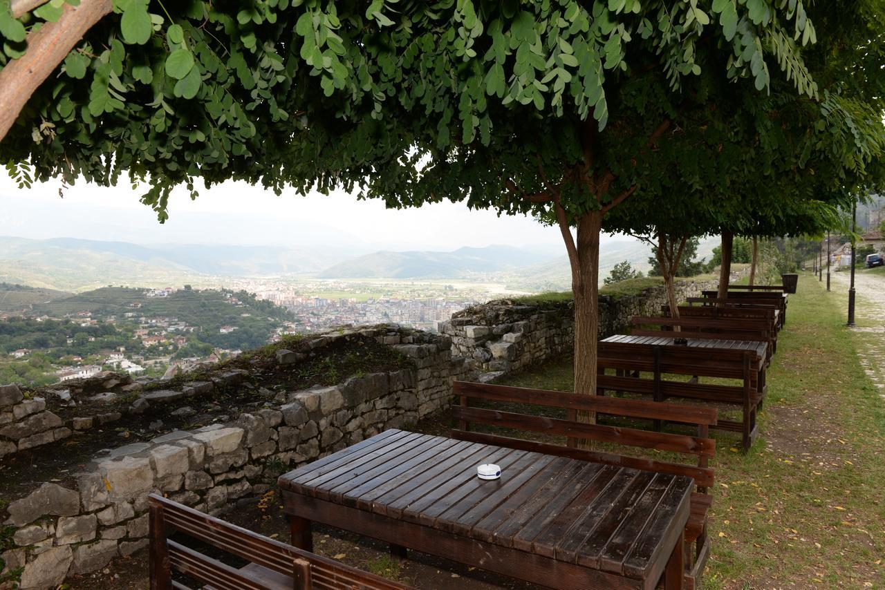 Guest House Iljesa Berat Bagian luar foto