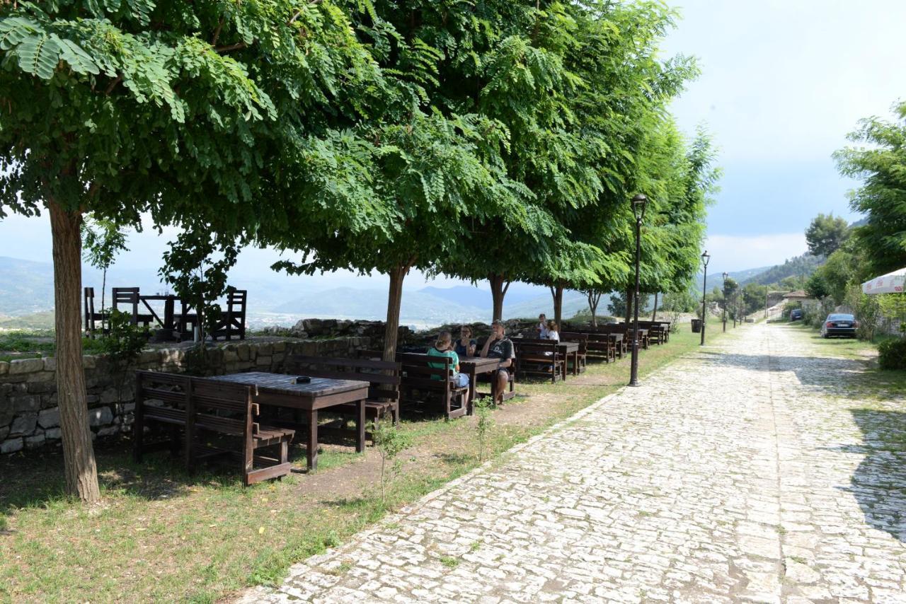 Guest House Iljesa Berat Bagian luar foto