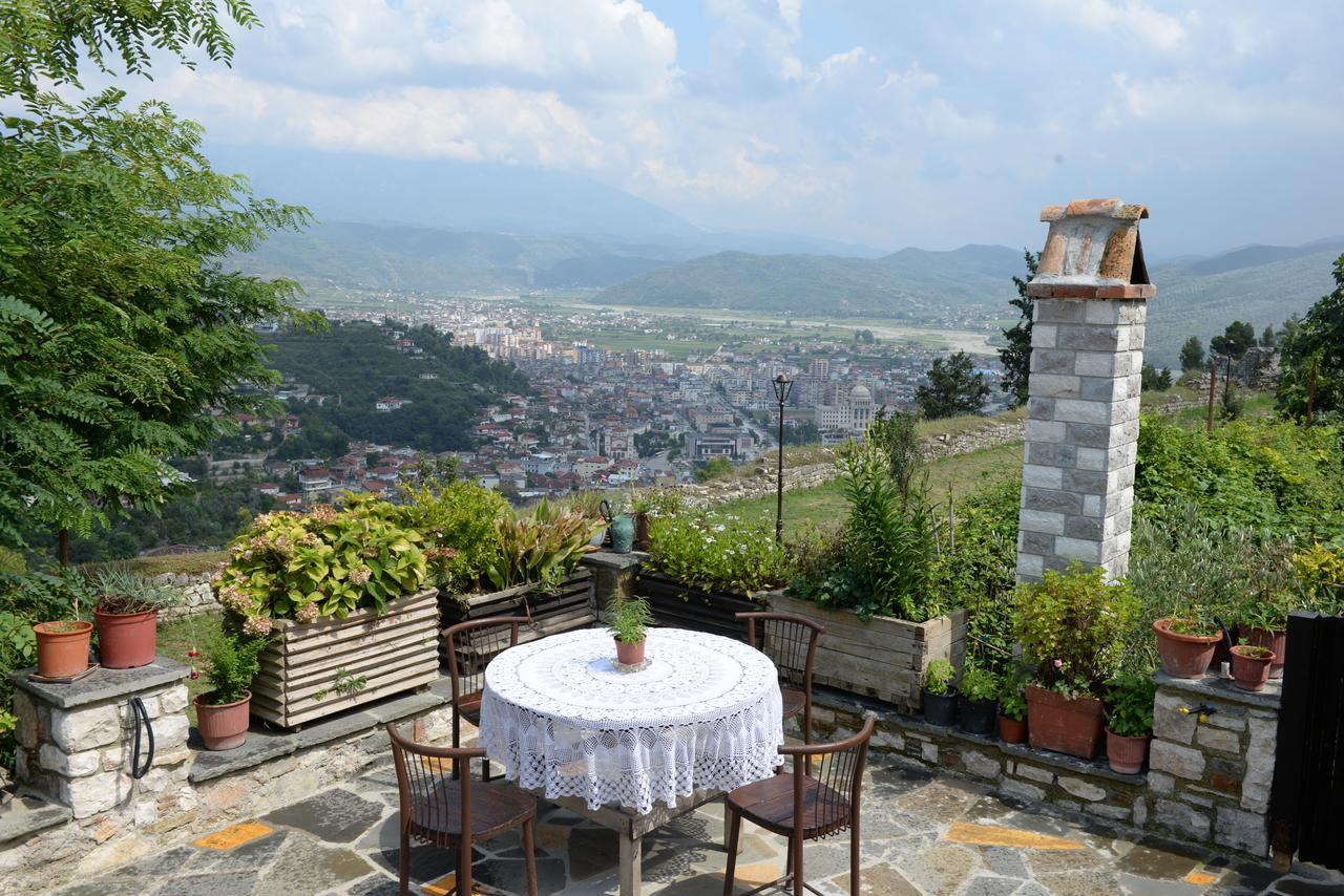 Guest House Iljesa Berat Bagian luar foto