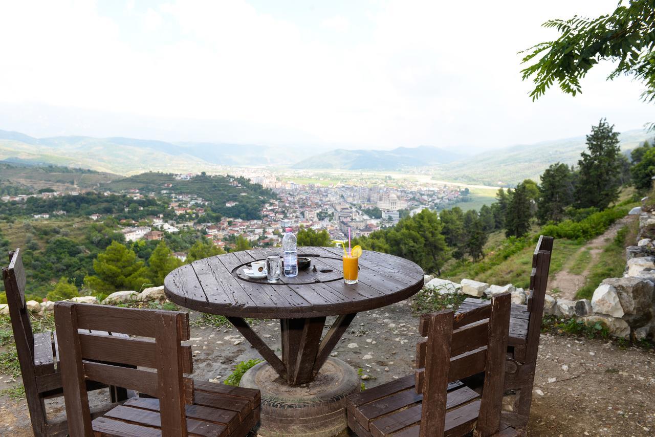 Guest House Iljesa Berat Bagian luar foto