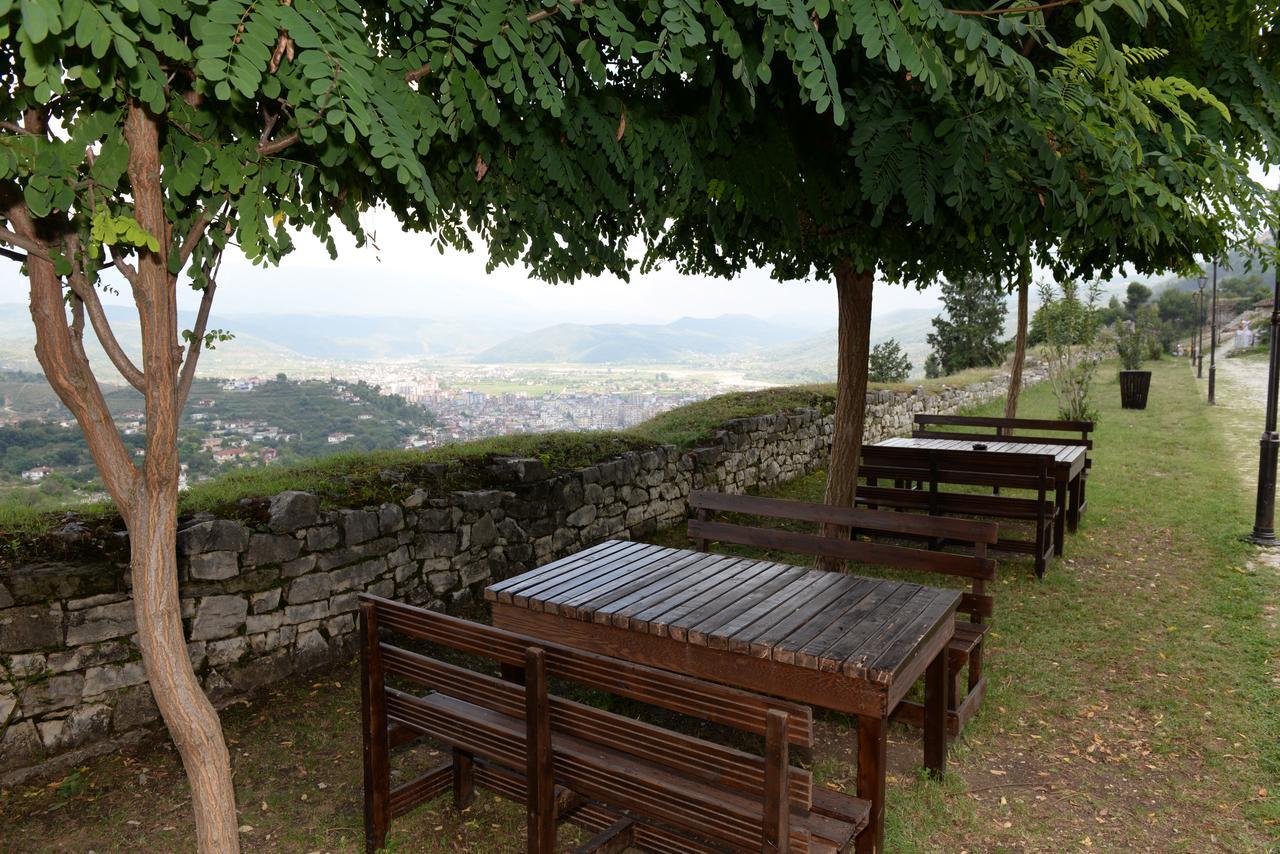 Guest House Iljesa Berat Bagian luar foto
