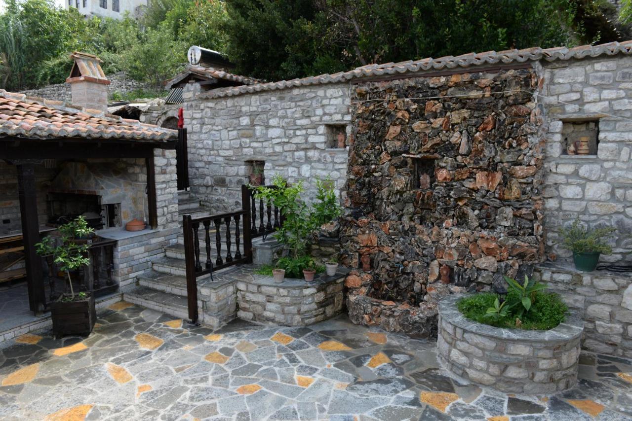Guest House Iljesa Berat Bagian luar foto