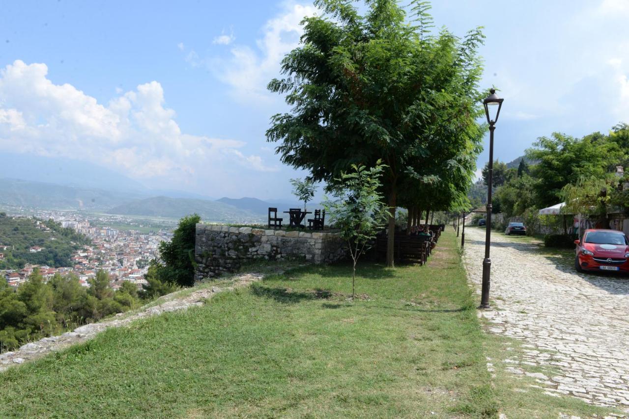 Guest House Iljesa Berat Bagian luar foto