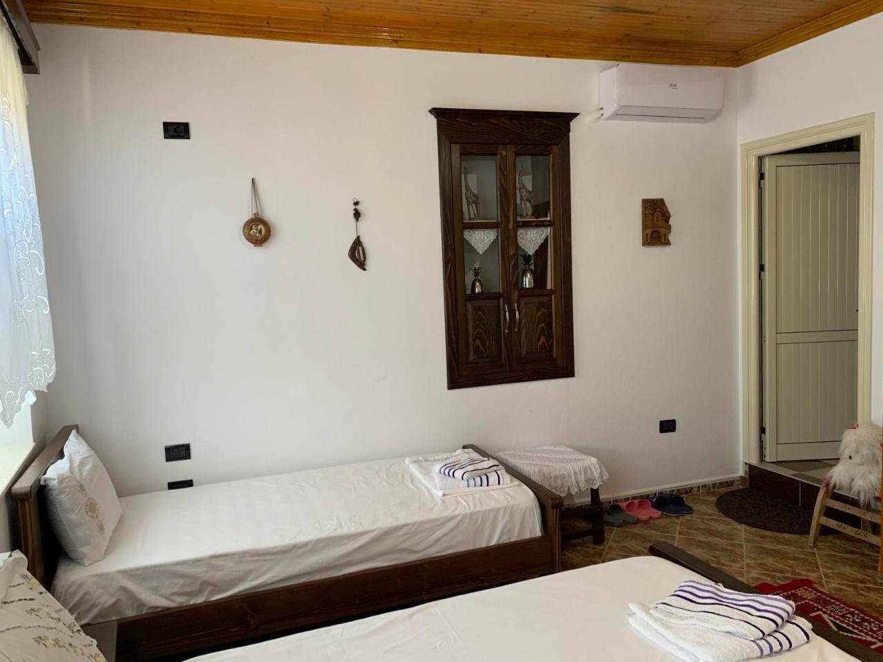 Guest House Iljesa Berat Bagian luar foto