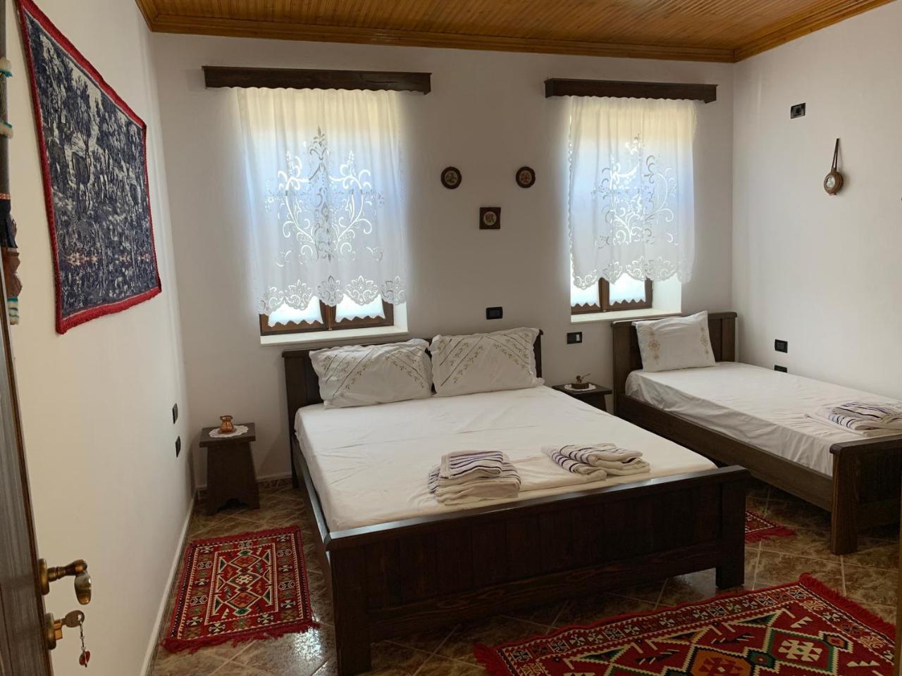 Guest House Iljesa Berat Bagian luar foto