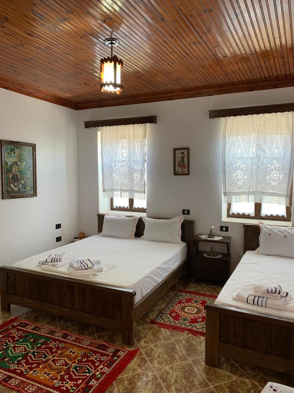 Guest House Iljesa Berat Bagian luar foto